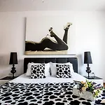 Sand Diamonds Mamaia