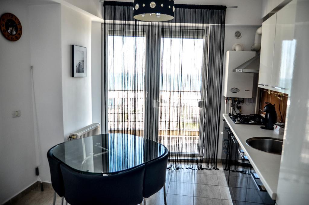 Sand Diamonds Mamaia
