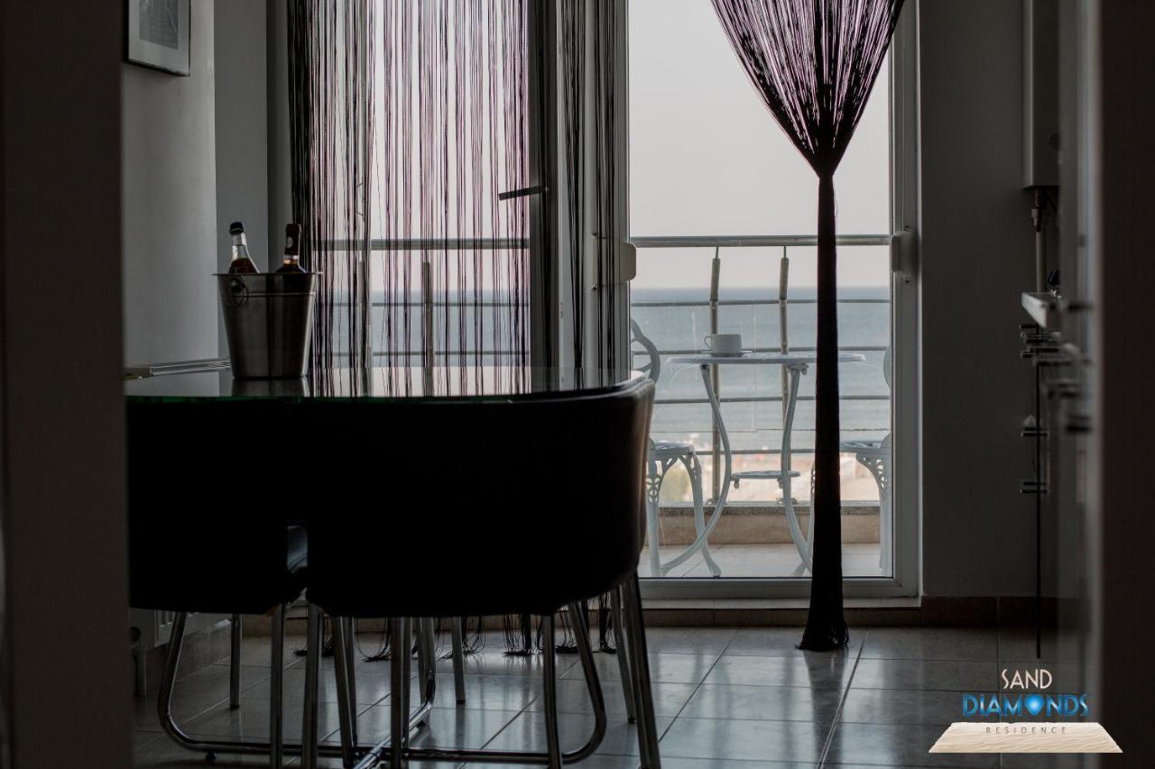 Sand Diamonds Mamaia